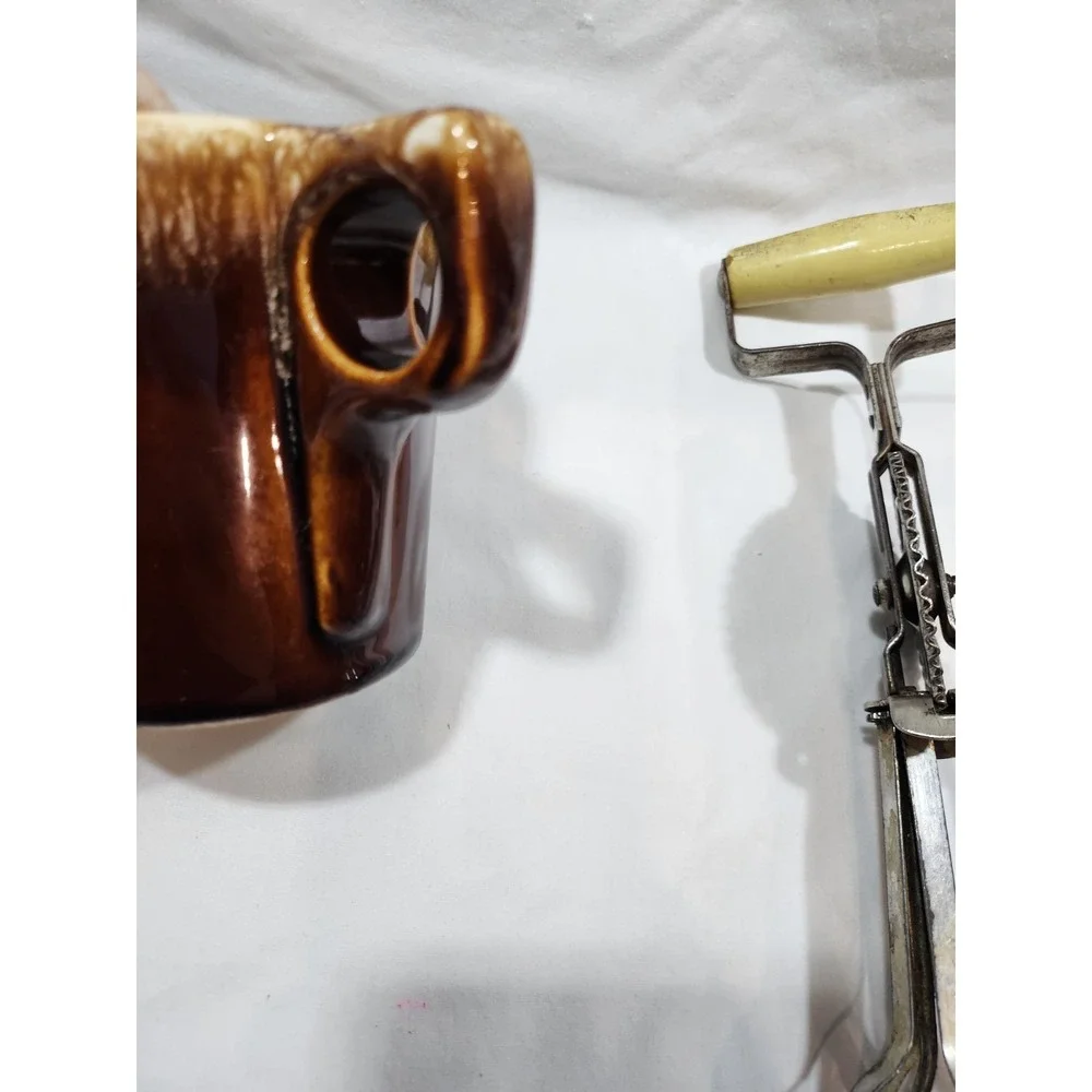 Vintage Hand Mixer- TAPLIN MFG CO. NEW BRITAIN CONN.USA & HULL OVENPROOF USA MUG